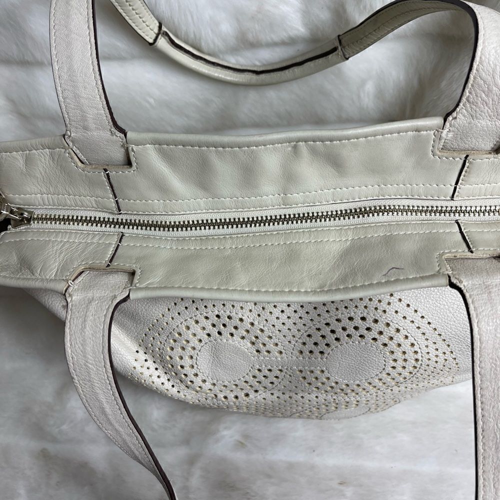 Coach leather beige tote bag with front laser cut logo design . - Picture 9 of 13
